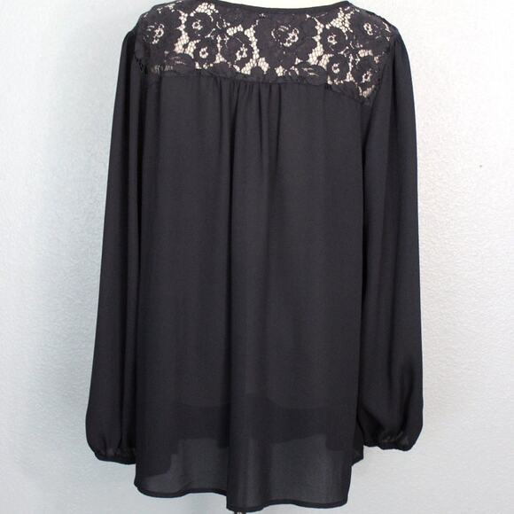 JustFab Black Blouse with Floral Lace Detail Size 1X NWT - Picture 4 of 11